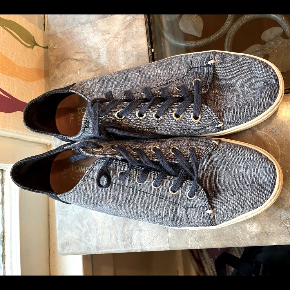 TOMS WORN THREE TIMES; SIZE 8.5